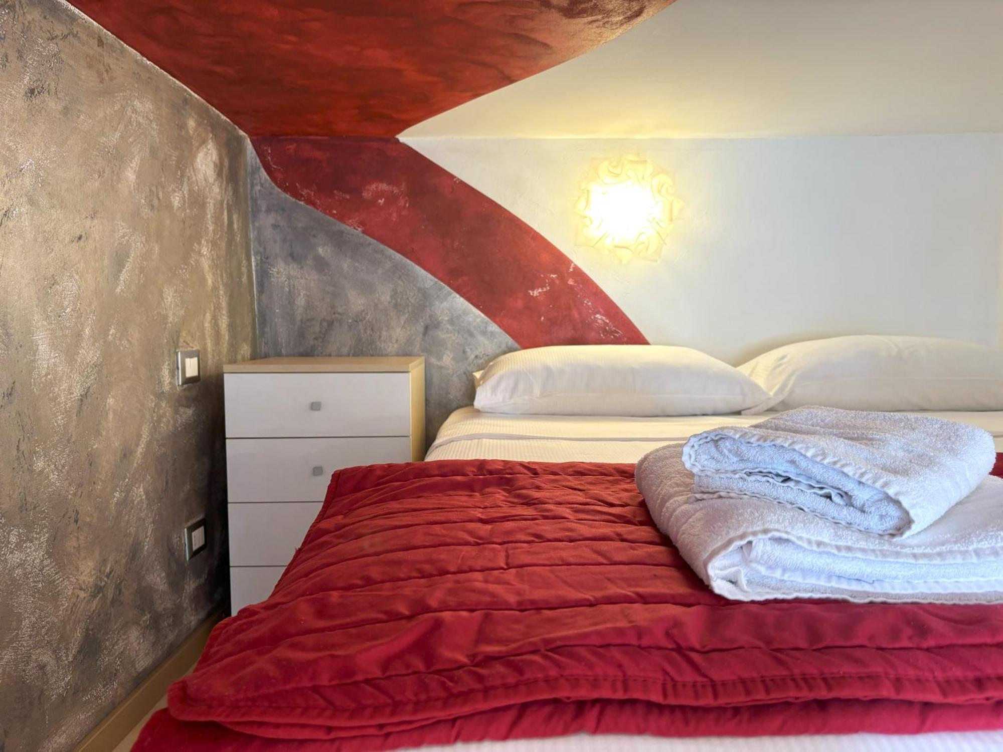 Red Velvet Apartment Trieste Luaran gambar